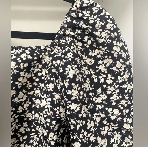 Levi’s Long Sleeve Flower Print Crop - NWT - Picture 4 of 8